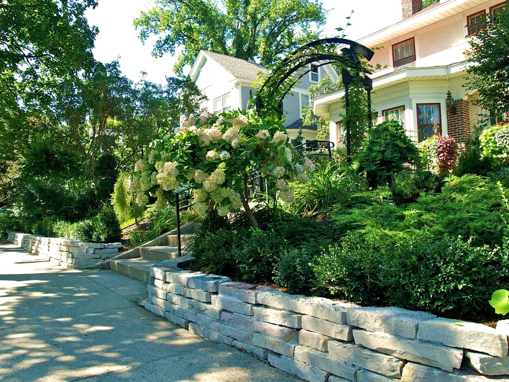 Custom Landscaping: Pools and landscaping ideas stone borders