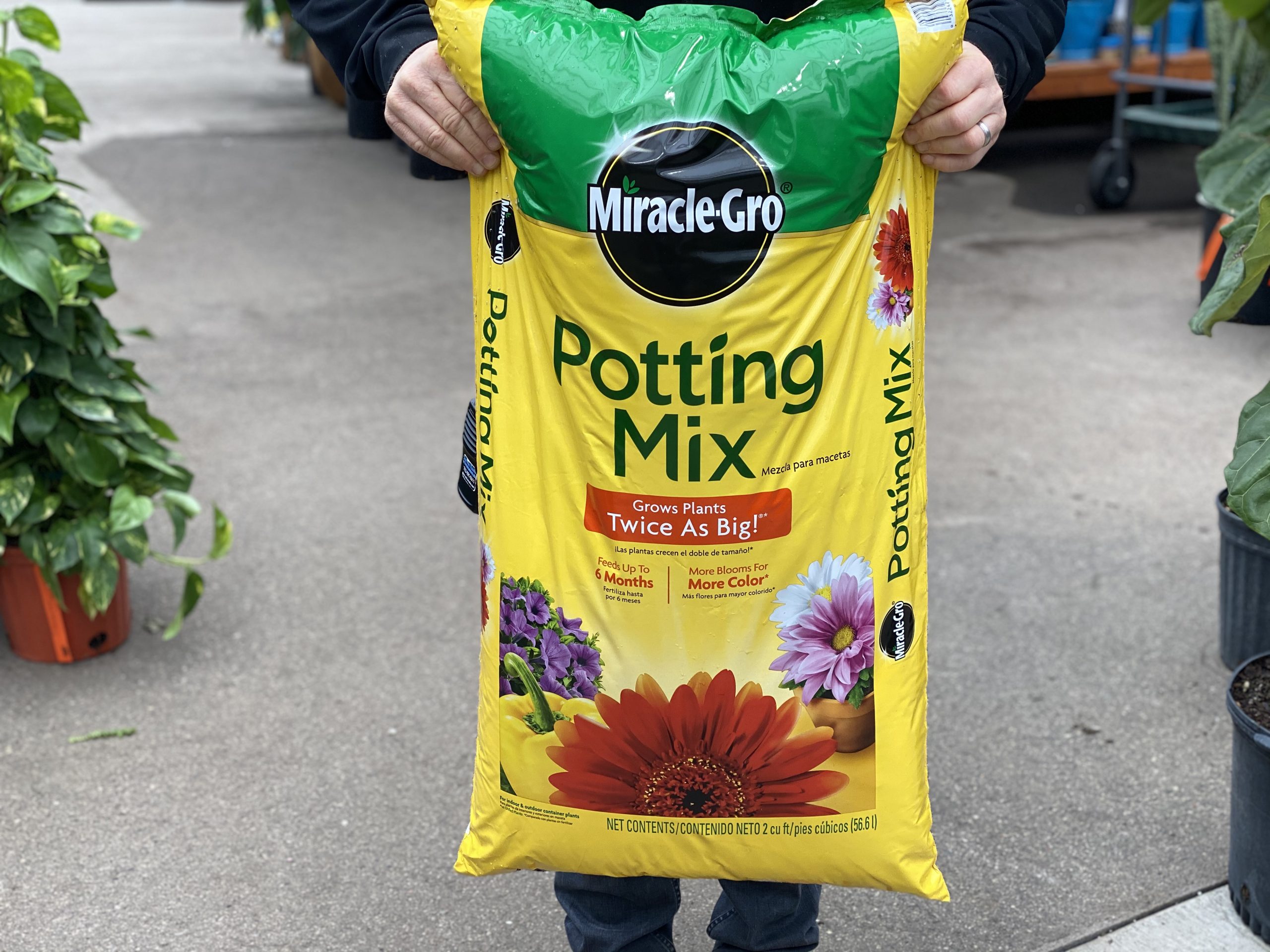 miracle-gro-potting-mix-2-cuft